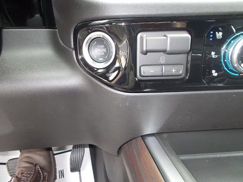 New 2026 GMC Sierra 2500 SLT w/ SLT Premium Package image 19