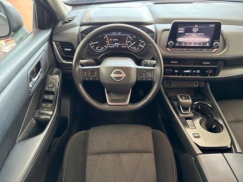 Used 2025 Nissan Rogue SV FWD image 18