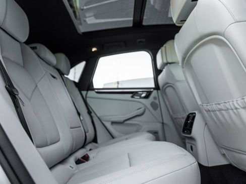 Certified 2026 Porsche Macan AWD/4WD image 38