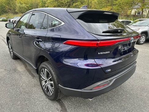 Used 2021 Toyota Venza LE w/ Carpet Mat Package (TMS) image 3