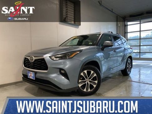 Used 2023 Toyota Highlander XLE AWD/4WD image 1
