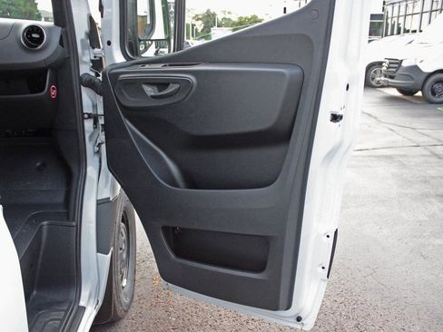 Used 2025 Mercedes-Benz Sprinter 2500 image 20