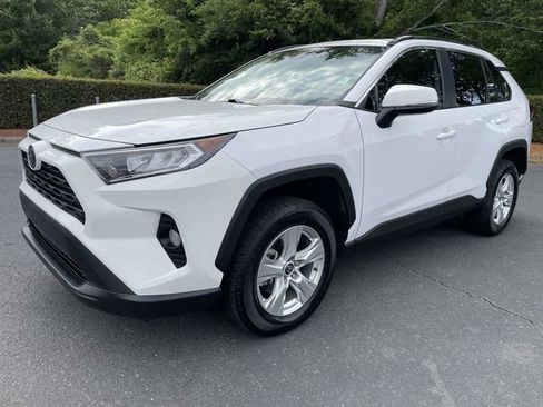 Used 2021 Toyota RAV4 XLE FWD image 3