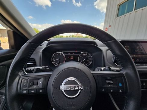Used 2024 Nissan Rogue SV w/ SV Premium Package FWD image 25