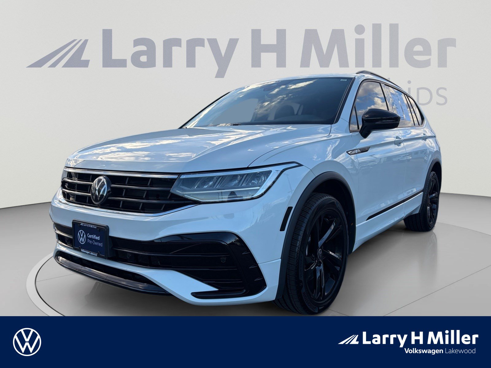 Used 2023 Volkswagen Tiguan SE R-Line AWD/4WD image 1