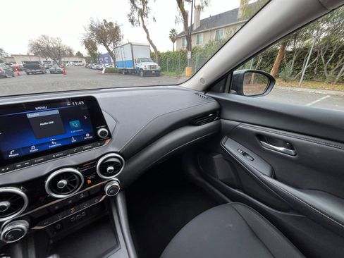 Used 2025 Nissan Sentra SV image 33