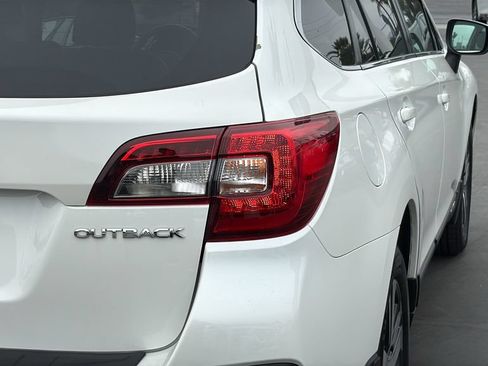 Used 2018 Subaru Outback 2.5i Limited AWD/4WD image 7