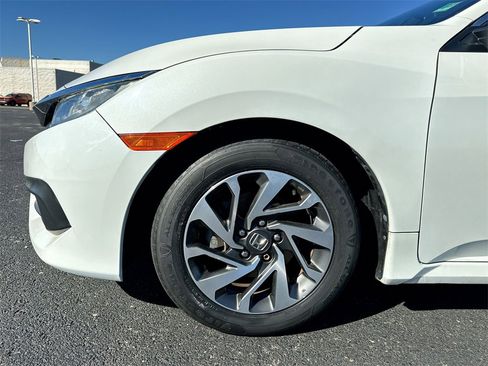 Used 2018 Honda Civic EX image 10