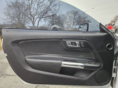 Used 2019 Ford Mustang Coupe image 13