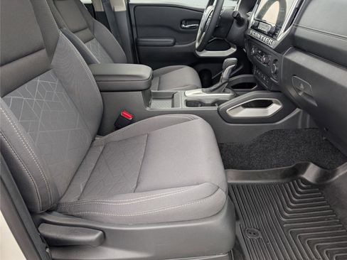 Used 2025 Nissan Frontier SV w/ SV Convenience Package image 39