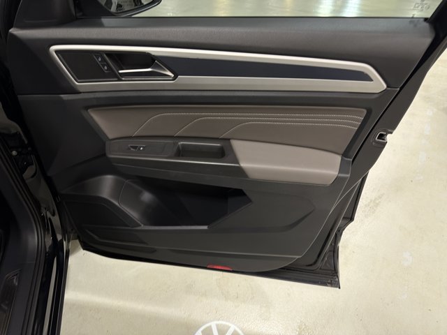 Certified 2023 Volkswagen Atlas Cross Sport SEL R-Line AWD/4WD image 38