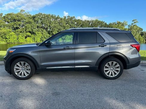 Used 2021 Ford Explorer Limited w/ Equipment Group 301A AWD/4WD image 2