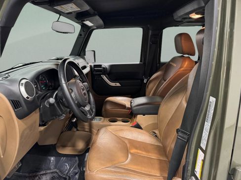 Used 2015 Jeep Wrangler Unlimited Sahara w/ Connectivity Group image 24