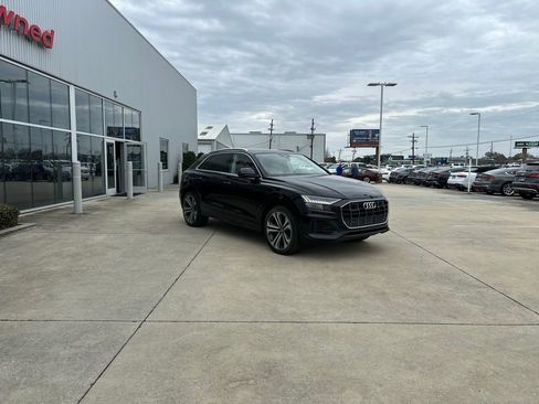 Used 2019 Audi Q8 Prestige w/ Luxury Package image 5
