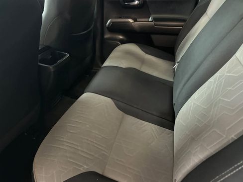 Used 2020 Toyota Tacoma TRD Off-Road AWD/4WD image 5