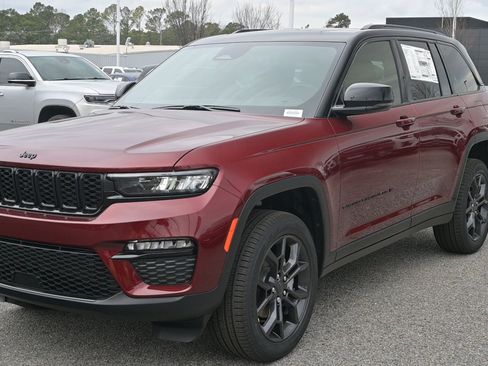 New 2025 Jeep Grand Cherokee Limited AWD/4WD image 3