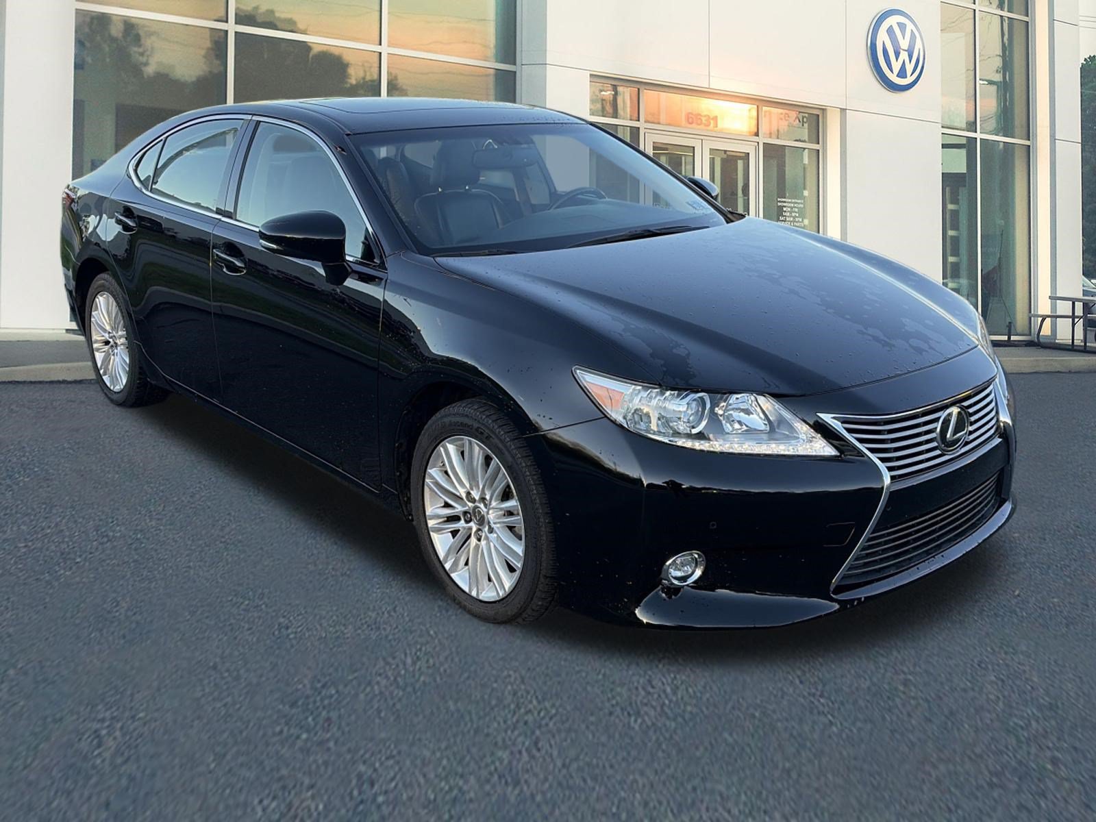 Used 2014 Lexus ES 350 w/ Luxury Package FWD image 3