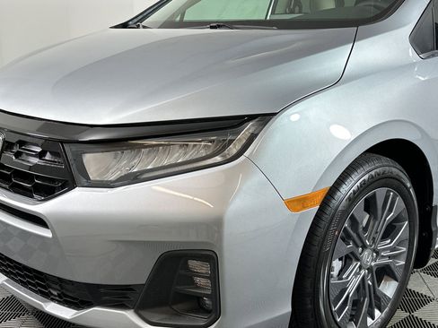 New 2026 Honda Odyssey Touring image 10