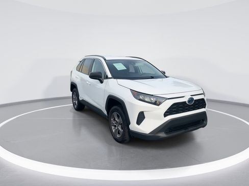 Used 2022 Toyota RAV4 LE image 2