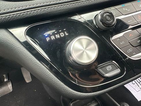 Certified 2023 Chrysler Pacifica Touring FWD image 13