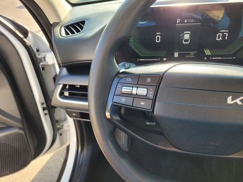 Used 2025 Kia K4 FWD image 18