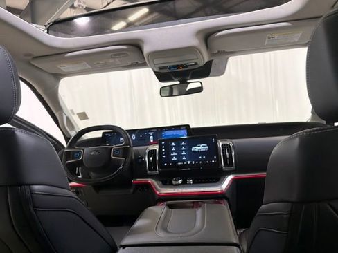 Used 2025 Ford Expedition Platinum AWD/4WD image 31