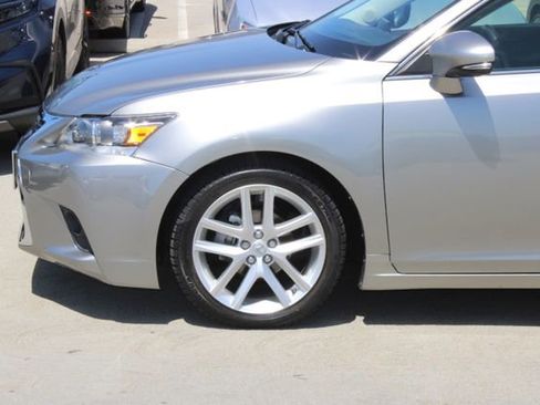 Used 2017 Lexus CT 200h FWD image 4