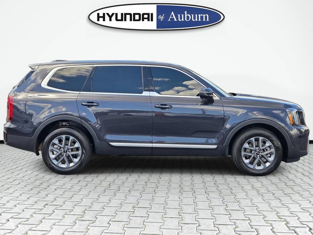 Used 2025 Kia Telluride LX FWD image 4