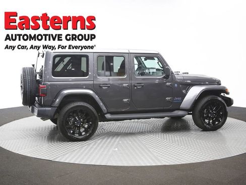 Used 2025 Jeep Wrangler Unlimited Sahara AWD/4WD image 39