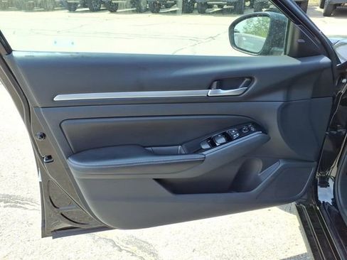 Used 2023 Nissan Altima 2.5 SV FWD image 15