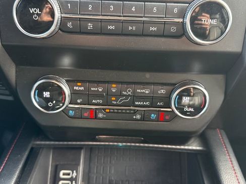 Used 2019 Ford Expedition Limited w/ Equipment Group 303A AWD/4WD image 34