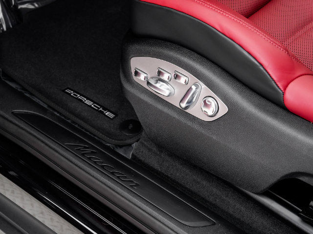 Certified 2026 Porsche Macan AWD/4WD image 11