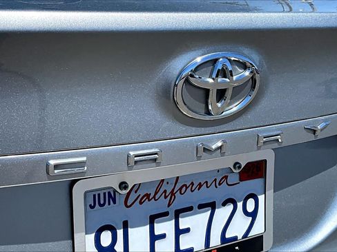 Used 2019 Toyota Camry LE FWD image 30