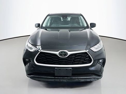 Used 2020 Toyota Highlander LE AWD/4WD image 2