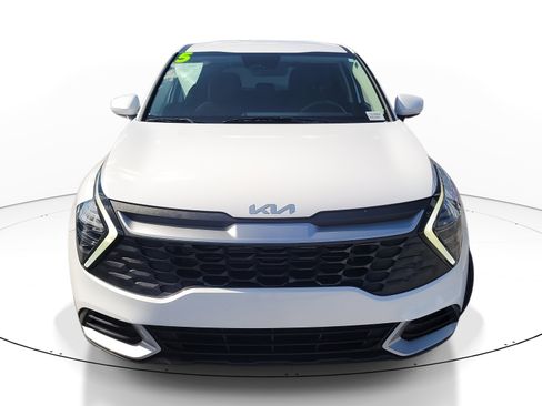 Used 2025 Kia Sportage LX image 2