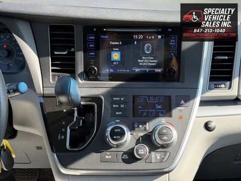 Used 2016 Toyota Sienna LE FWD image 38