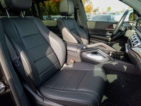 Used 2025 Mercedes-Benz GLS 450 4MATIC image 38