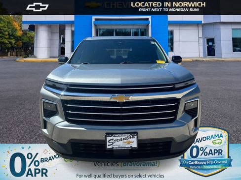 Certified 2025 Chevrolet Traverse LT image 2