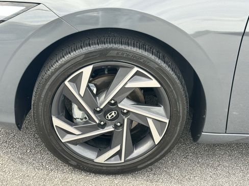 Used 2025 Hyundai Elantra SEL FWD image 11