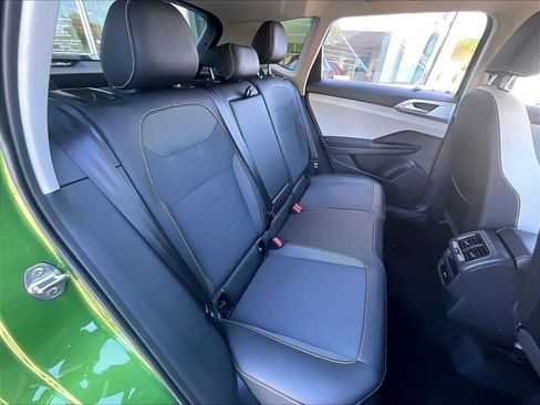 Used 2025 Volkswagen Taos SE w/ Panoramic Sunroof Package AWD/4WD image 16