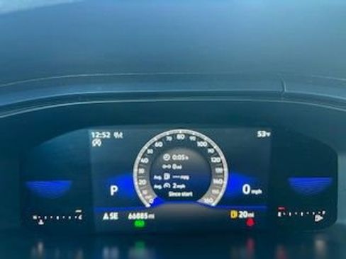 Used 2022 Volkswagen Taos SE image 5