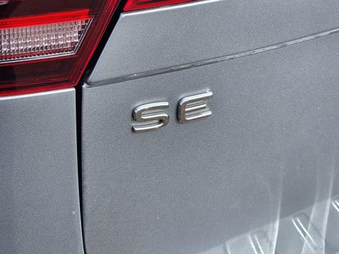 Used 2022 Volkswagen Tiguan SE R-Line image 30