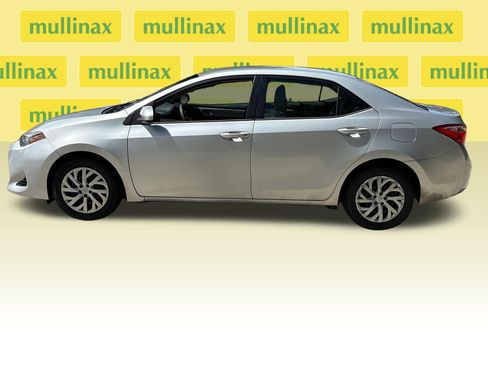 Used 2017 Toyota Corolla LE w/ Carpet Mat Package (TMS) FWD image 10