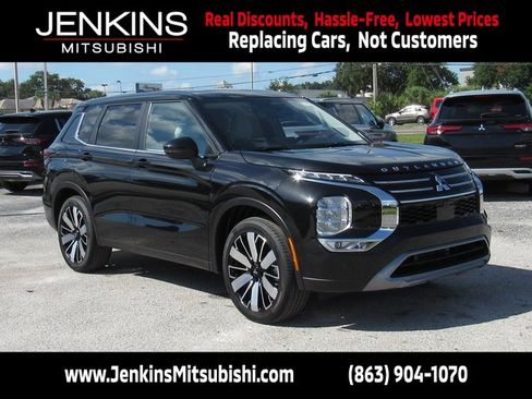 New 2025 Mitsubishi Outlander SE image 1