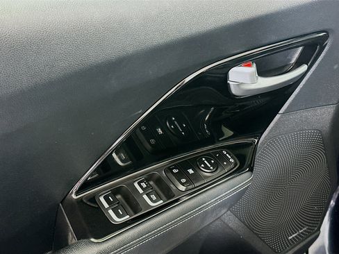 Used 2022 Kia Niro EX w/ Cold Weather Package image 15