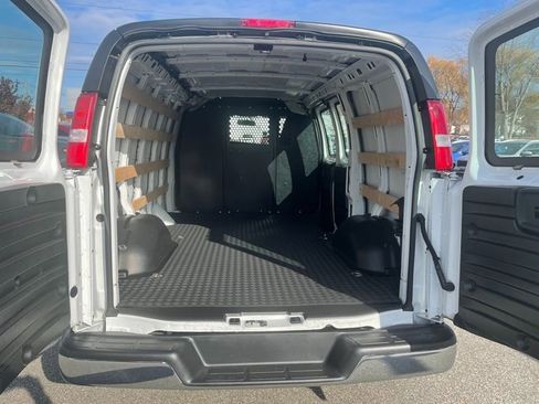 Used 2024 Chevrolet Express 2500 w/ Driver Convenience Package image 4