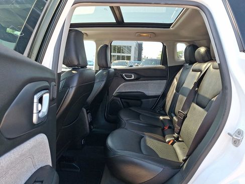 Certified 2022 Jeep Compass Latitude w/ Sun and Sound Group AWD/4WD image 10