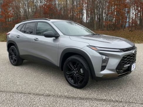 Used 2025 Chevrolet Trax ACTIV w/ Driver Confidence Package image 3