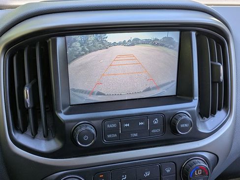 Used 2016 Chevrolet Colorado Z71 AWD/4WD image 12