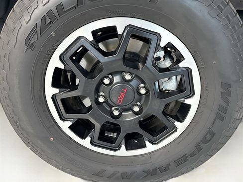 Used 2025 Toyota Tacoma Limited AWD/4WD image 31